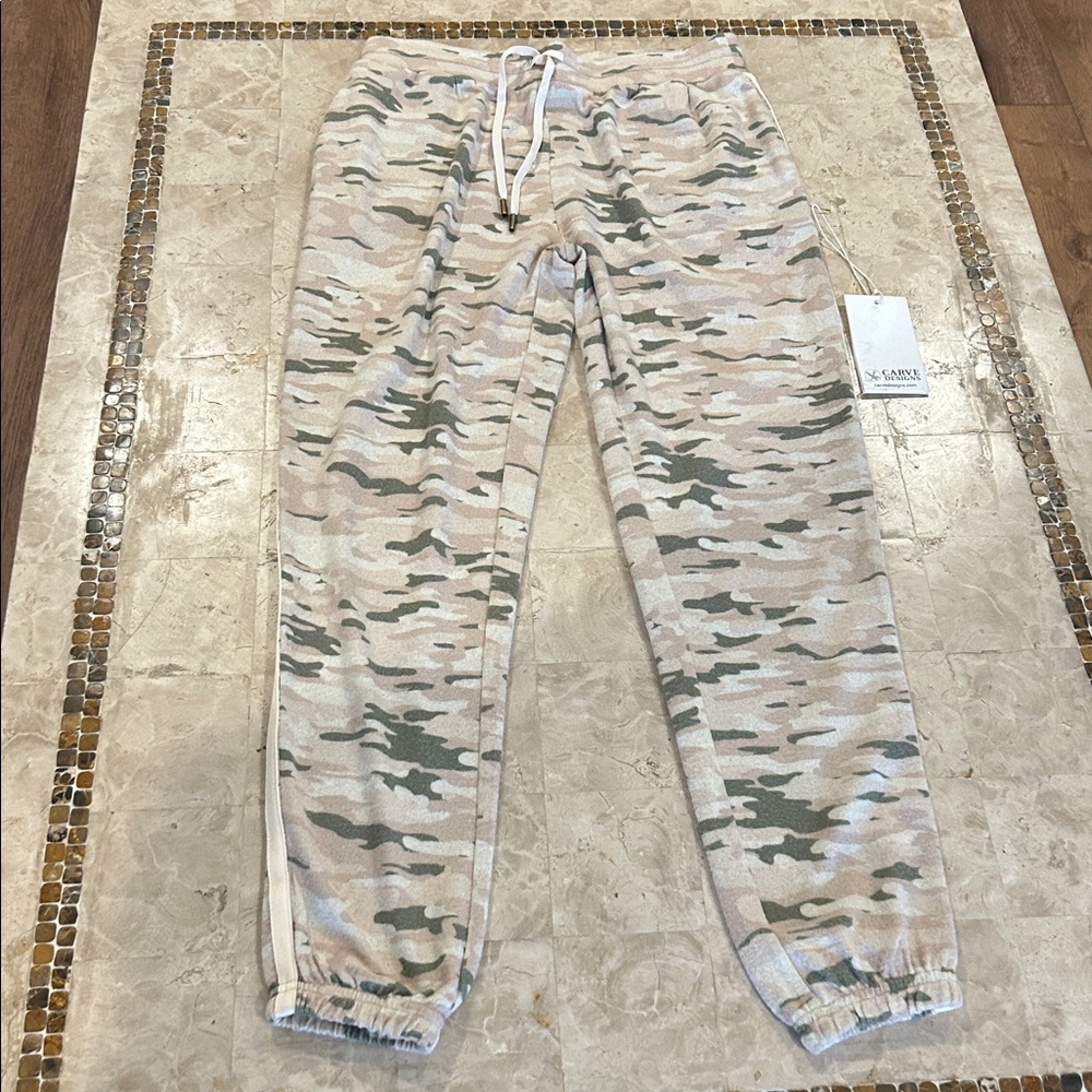 NWT CARVE Designs Chelsea‎ Jogger Camouflage Pants Women’s Size S